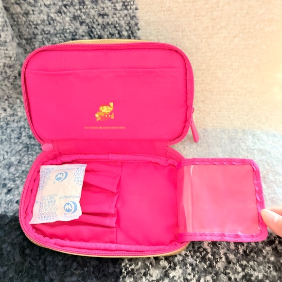 Super Mario Bros - Travel Pouch, Make Up Bag - Picture 2 of 8